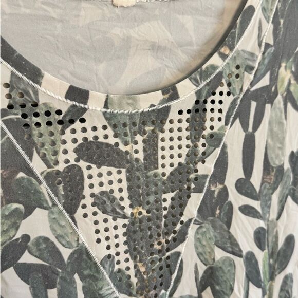 RARE Lululemon Athletica Cactus print top - Picture 2 of 4